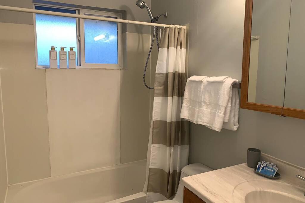 3 King Beds + Bunk Beds On Broadway Littleton Exterior photo