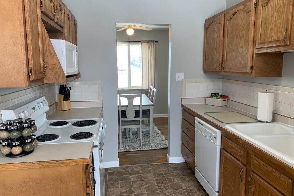 3 King Beds + Bunk Beds On Broadway Littleton Exterior photo