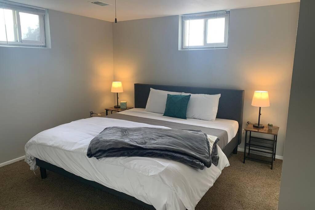 3 King Beds + Bunk Beds On Broadway Littleton Exterior photo