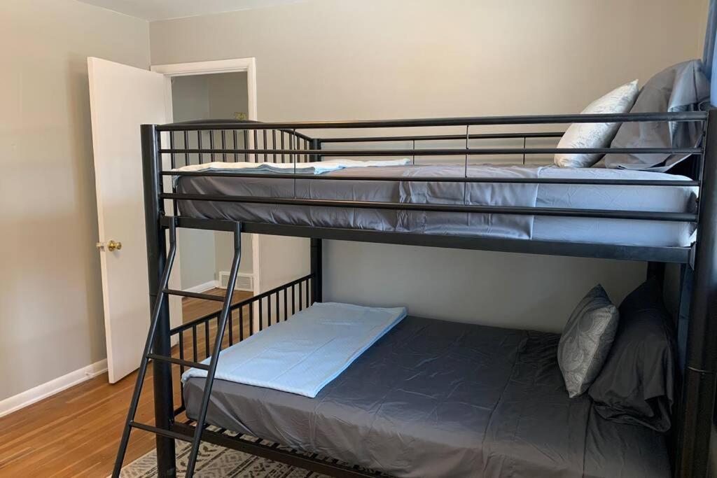 3 King Beds + Bunk Beds On Broadway Littleton Exterior photo