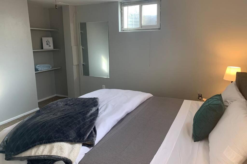 3 King Beds + Bunk Beds On Broadway Littleton Exterior photo